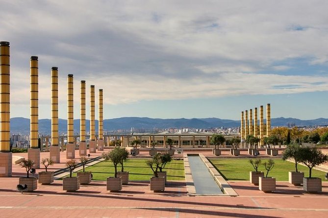 Barcelona Highlights Tour and Montserrat Monastery with Hotel Pick-up - The Montserrat transition: why leaving the crowds matters