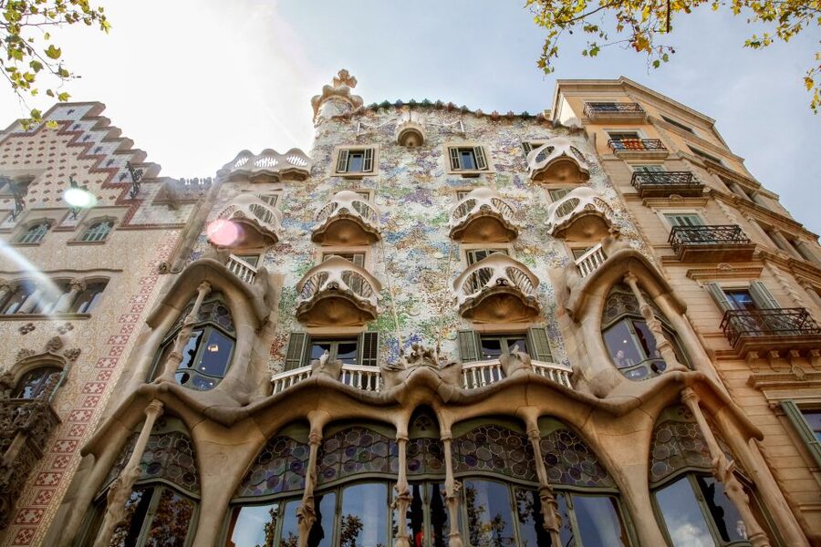 Barcelona Historical 3-Hour Bike Tour - St. Mary of the Sea Cathedral and the mood shift into the Gothic Quarter