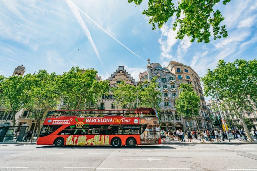 Barcelona Hop-On Hop-Off Bus and FC Barcelona Immersive Tour - The Bus Audio Guide: 16 Languages and a Map That Makes Stops Make Sense
