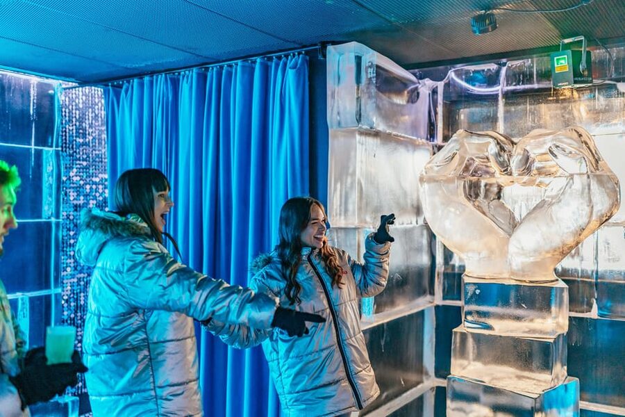 Barcelona: Icebar experience, located at the beach !! - Beachfront Icebar in Barcelona: What the Experience Feels Like