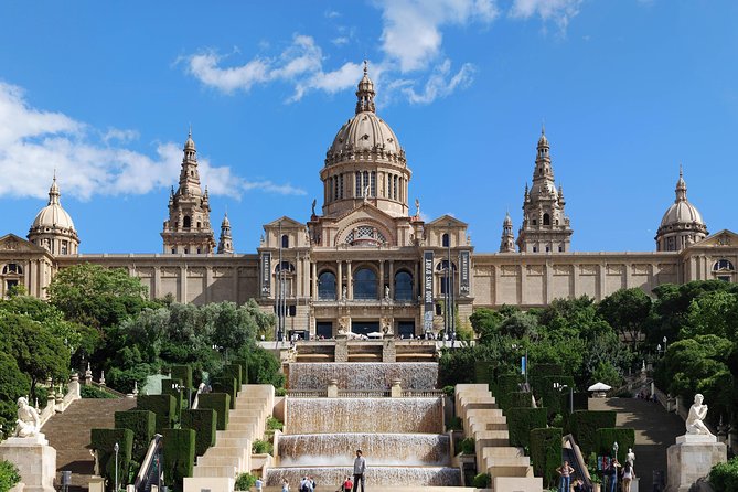 Barcelona in 1 Day: Sagrada Familia, Park Guell,Old Town & Pickup - Sagrada Familia inside: what you can choose and what makes it special