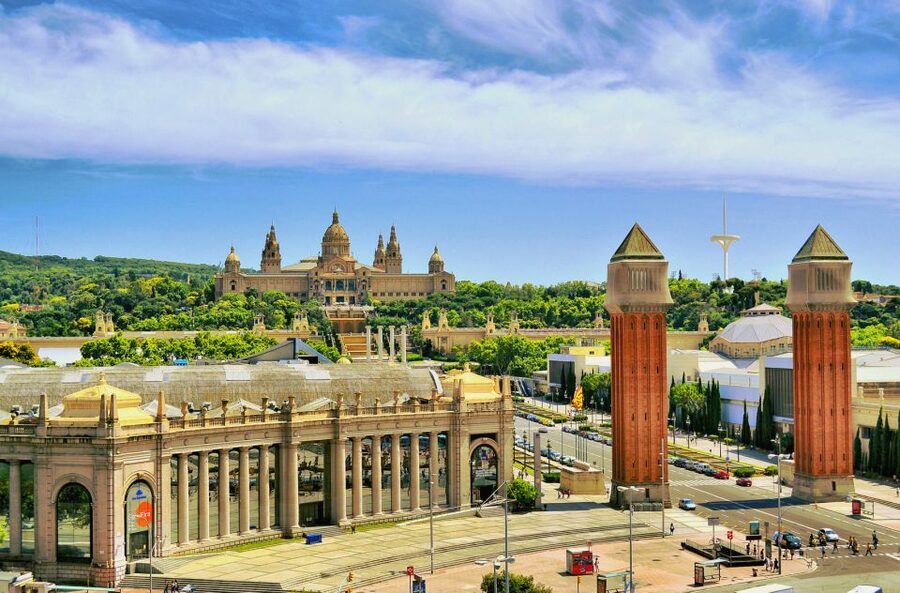 Barcelona in a Day Full-Day Sightseeing Private Tour - What to Bring and Wear for a Long, Sunny Walking Day
