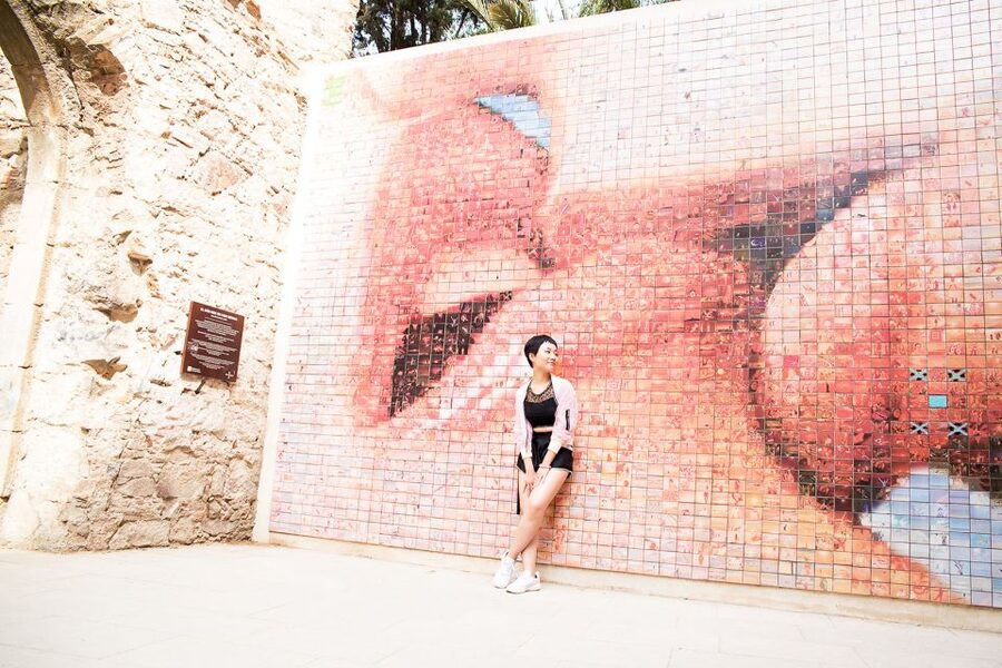 Barcelona: Instagram Tour of the Most Scenic Spots - Sagrada Familia: the photo stop that closes the half-day option