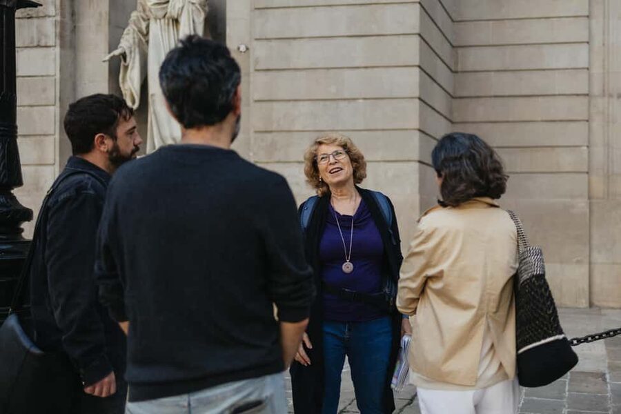 Barcelona: Jewish Quarter 2-Hour Walking Tour - Walking the Gothic Quarter with a Jewish history map in your pocket