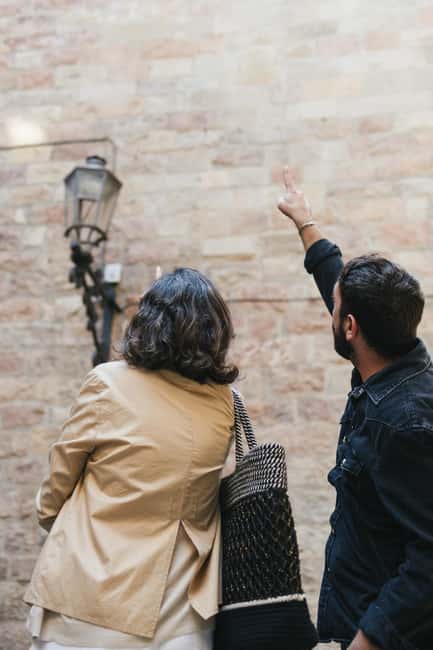 Barcelona: Jewish Quarter 2-Hour Walking Tour - Sinagoga Mayor Barcelona: Spain’s oldest synagogue, explained so it clicks