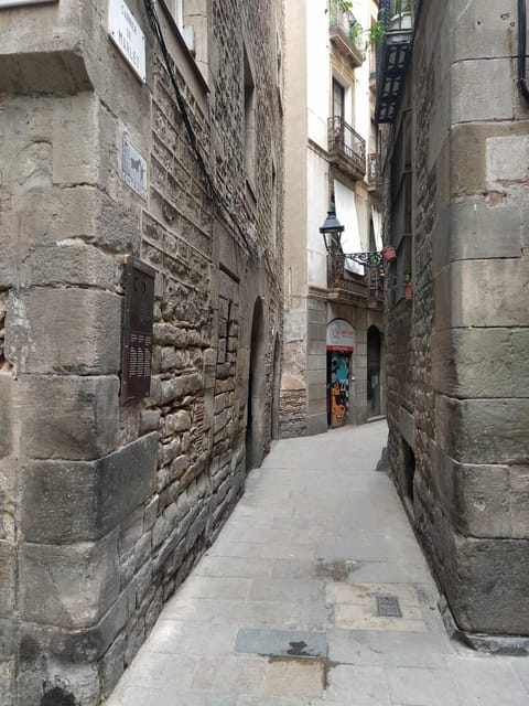 Barcelona: Jewish Tour by a Jewish guide - Jewish Quarter Detective Work, With a Jewish Guide in Barcelona