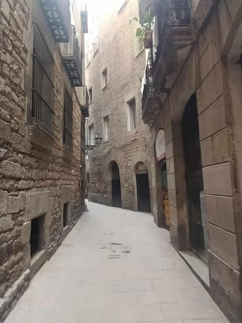 Barcelona: Jewish Tour by a Jewish guide - How the Guide Keeps Tone Respectful and Even Hopeful