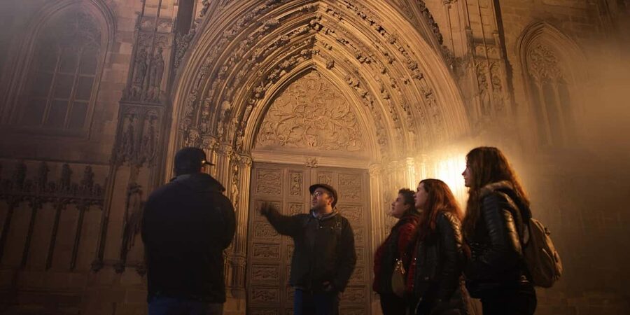 Barcelona: Killers, Witches & Inquisition Old Town (day/eve) - Meeting at Plaça de Catalunya, then following the white umbrella