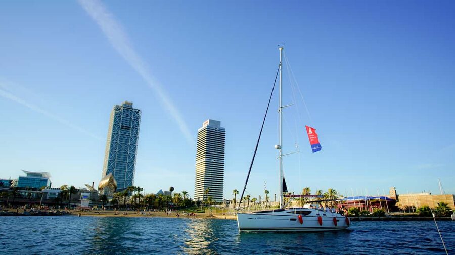 Barcelona: Lunch or Dinner on the Mediterranean Sailing Tour - Dinner and lunch onboard: how the meal experience is built