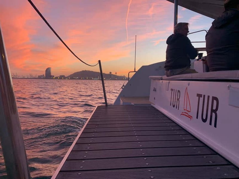 Barcelona: Luxury Catamaran Sunset Cruise - The 1.5 hours in motion: a simple plan that works