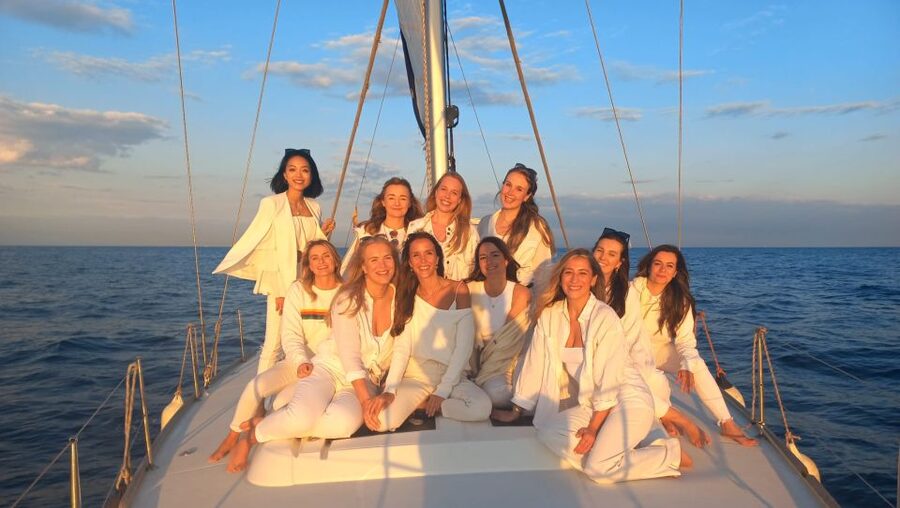 Barcelona: Luxury Private Sunset Yacht Cruise - The sunset skyline show, plus the Sagrada Familia from the sea