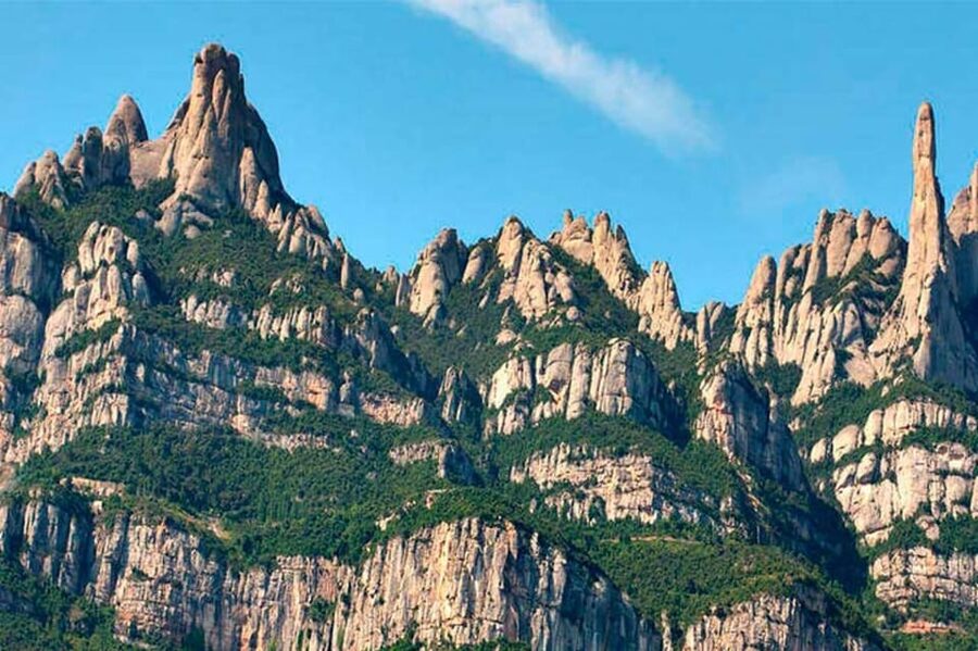Barcelona: Monserrat, Castle and Salt Private Tour - Quick hits before you go