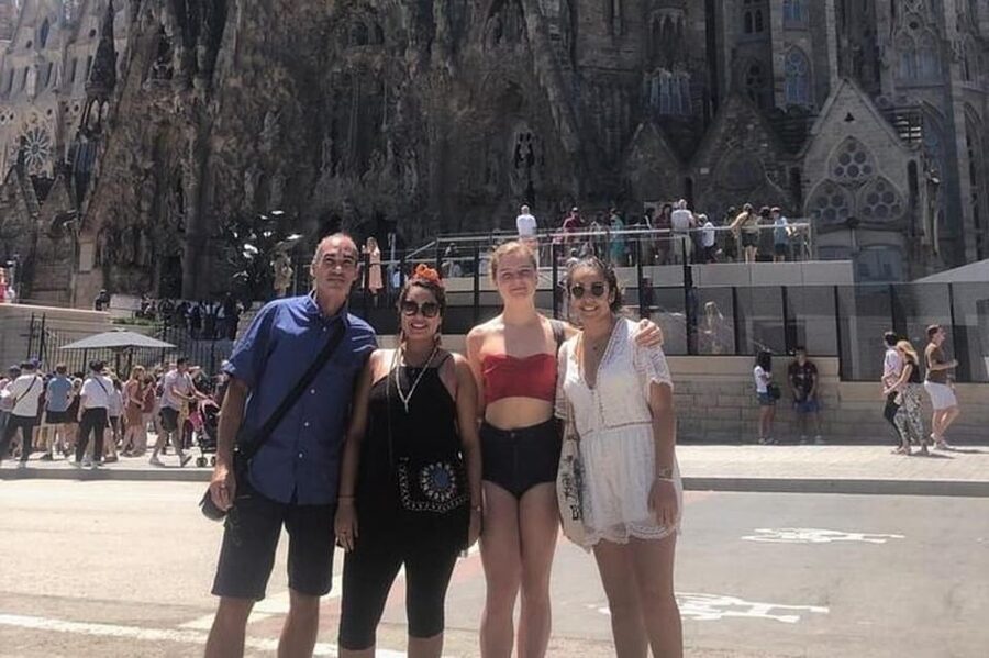 Barcelona : Montjuic Walking tour With A Guide - Montjuïc Castle: fortress views and why the ticket question matters