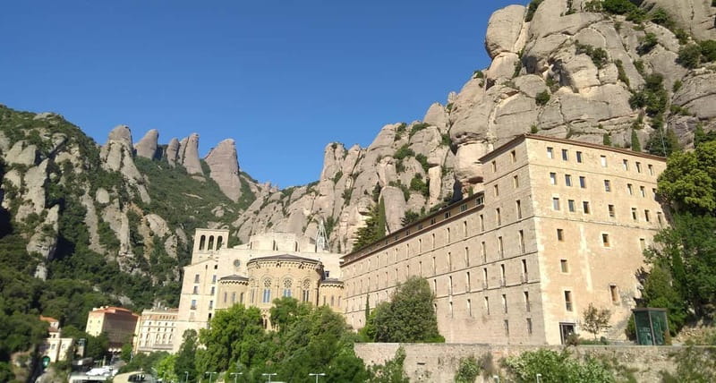 Barcelona: Montserrat Monastery and Natural Park Guided Tour - Alan Nicol’s guiding style: history, nature, and translation in real time