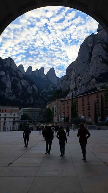 Barcelona: Montserrat Monastery and Natural Park Guided Tour - Funicular time: going higher into Montserrat on the famous ride