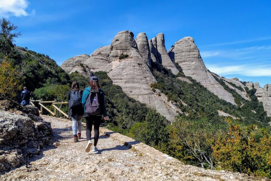 Barcelona: Montserrat Monastery & Hiking Off the Beaten Path - Sant Joan Funicular option: when it helps