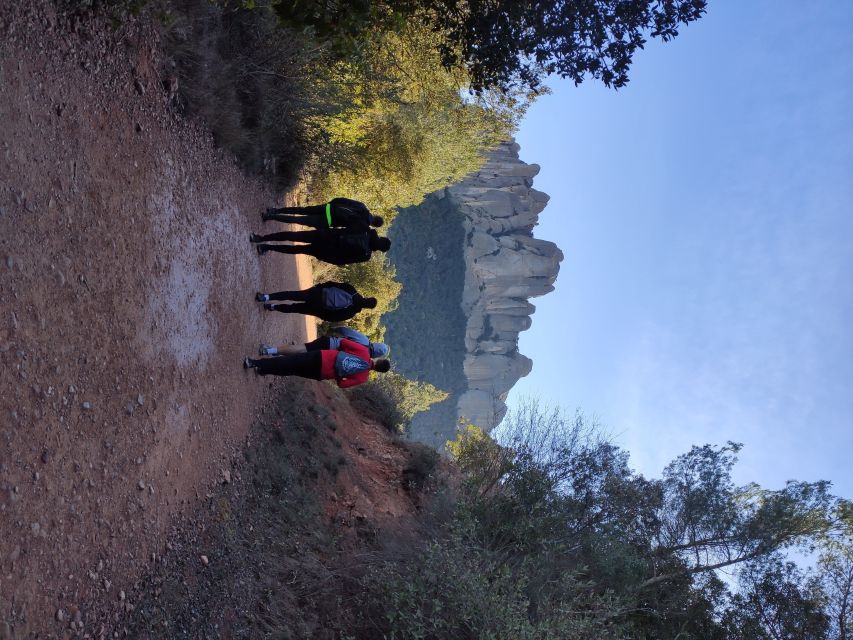 Barcelona: Montserrat Monastery & Hiking Off the Beaten Path - The short return to Montserrat: free time for market wandering