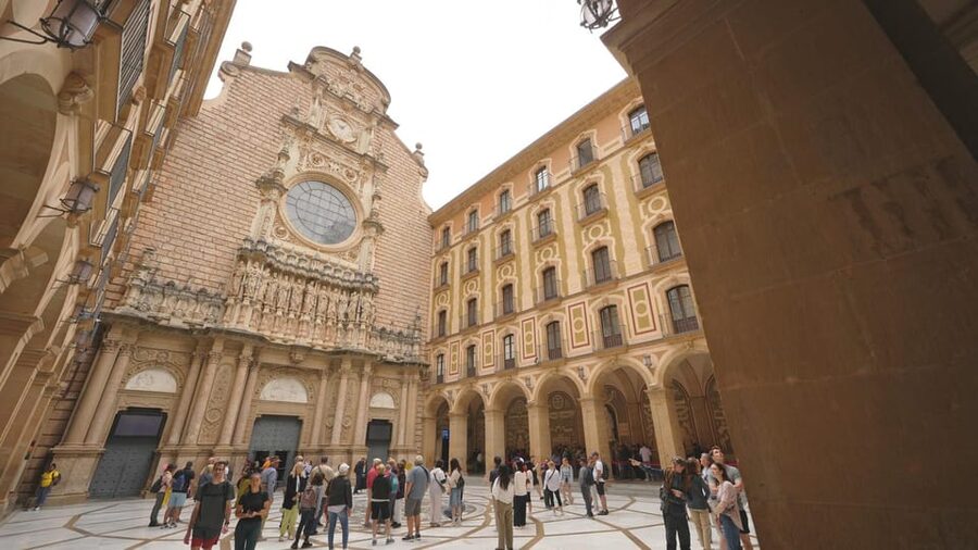 Barcelona: Montserrat Tour with Lunch & Wine Tasting Option - Upgrade to Finca Ca n’Estella: vineyard tour plus a Catalan lunch that actually feels worth it