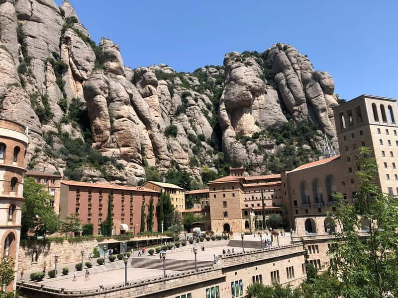 Barcelona: Montserrat Tour with Transport & Basilica Option - The 1-hour monastery tour: what you gain from having a guide