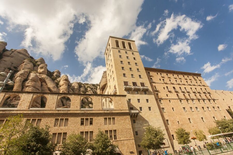 Barcelona: Montserrat with Winery Visit and Farmhouse Lunch - Meeting at Palau de la Música and the Ride to Montserrat