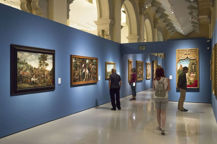 Barcelona: Museu Nacional d'Art de Catalunya Entrance Ticket - Two hours in the galleries, plus smart timing around closures