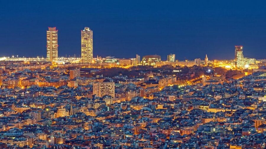 Barcelona: Night Walking Tour in the Heart of the Movida - The First Hour in the Old City: Settling Into the Night
