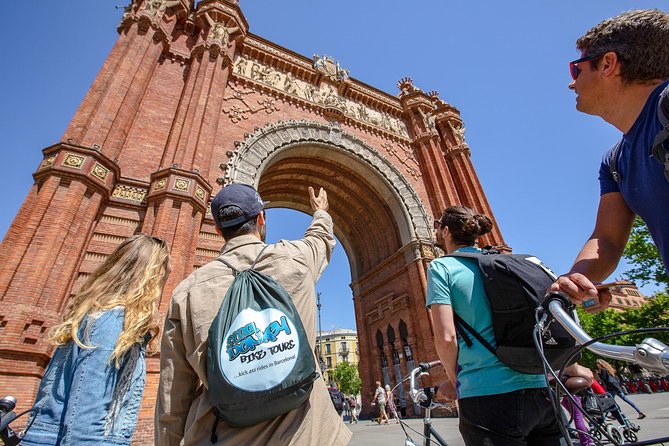 Barcelona Off the Beaten Track Bike Tour - Stop 3: Parc de la Ciutadella, oxygen break and a Gaudí-linked fountain