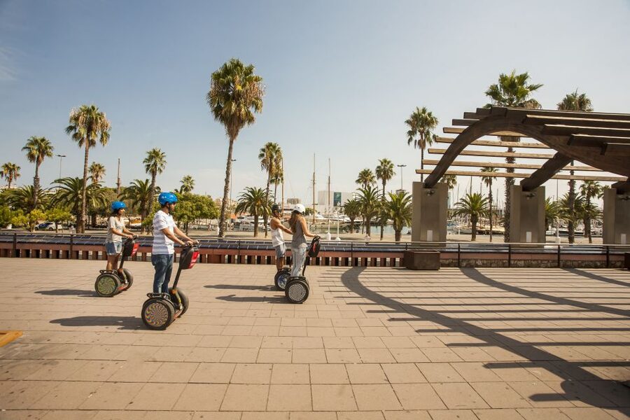 Barcelona: Old Port and Gothic Quarter Guided Segway Tour - Parc de la Ciutadella and Arc de Triomf: Expo 1888 in Motion