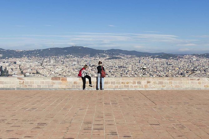 Barcelona: Old Town, Montjuic Castle, Cable Car Small Group Tour - How the pace feels, and what to wear and do with a small group