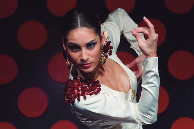 Barcelona Old Town Night Small Group Tour with Tapas & Flamenco - Group Size and the Night Atmosphere: What to Expect with Up to 15 People