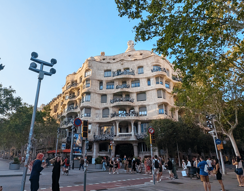 Barcelona: Old Town Private Walking Tour of Past and Present - What the guide brings that you won’t get from a map