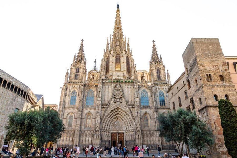 Barcelona Old Town Private Walking Tour with Local Historian - Pace, distance, and what to wear so you enjoy the full 3 hours