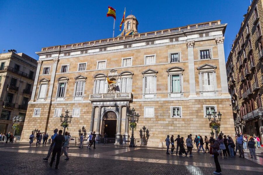 Barcelona Old Town Private Walking Tour with Local Historian - Palaces, markets, and everyday Barcelona at Santa Caterina