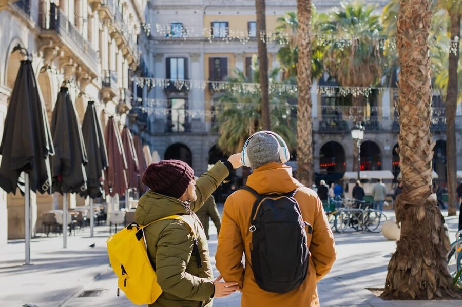 Barcelona: Old Town Walking Tour with Optional Casa Batlló - What priority entrance really buys you in real life