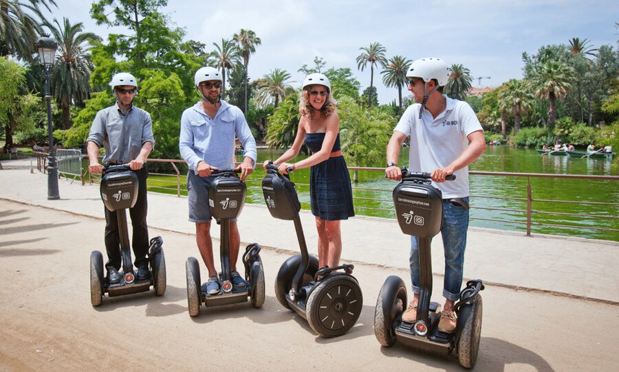 Barcelona: Olympic Segway Tour - La Barceloneta photo moments and the Castle stop wrap-up