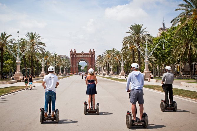 Barcelona: Olympic Segway Tour - Parc de la Ciutadella glides: Cascada fountain and a reset in green