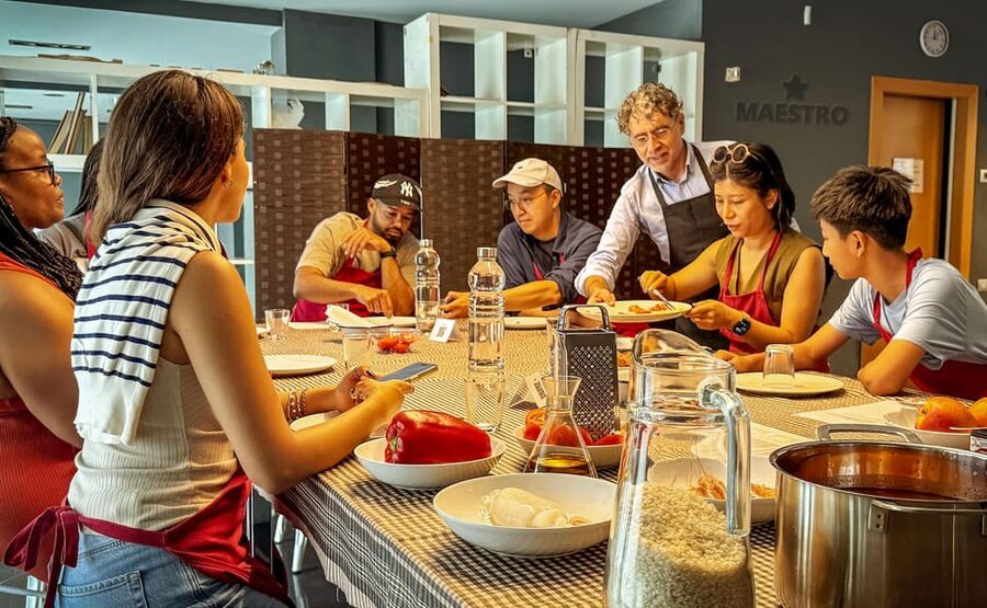 ⭐︎ Barcelona: Paella Maestro Market Tour & Sangria & Tapas - The communal cooking style: why working in a group actually improves the experience
