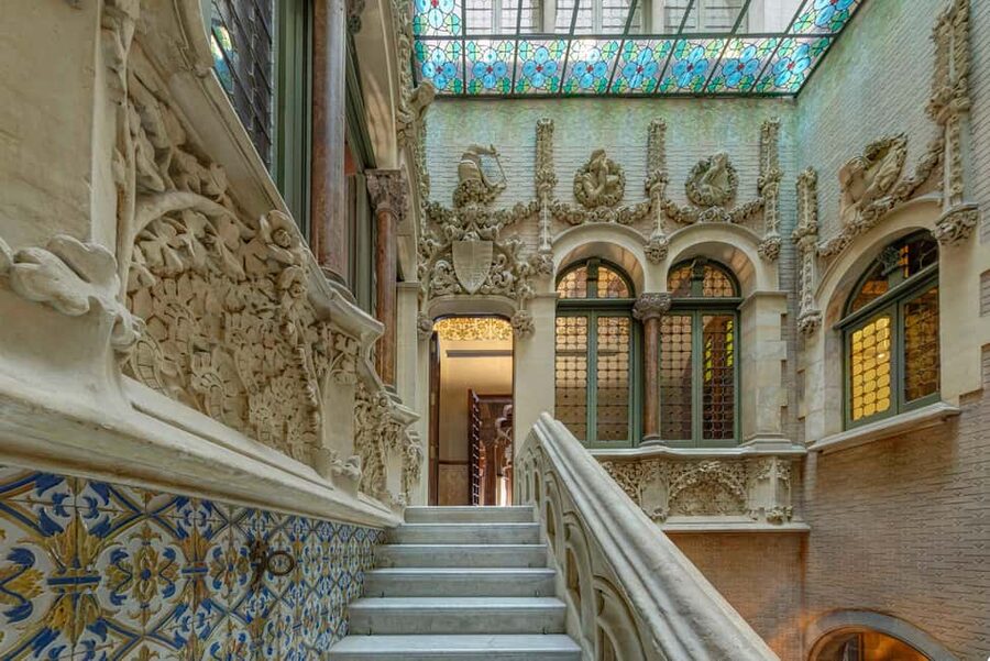 Barcelona: Palau Baró de Quadras Tickets and Guided Tour - The Eusebi Arnau and Alfons Juyol Sculptures Moment