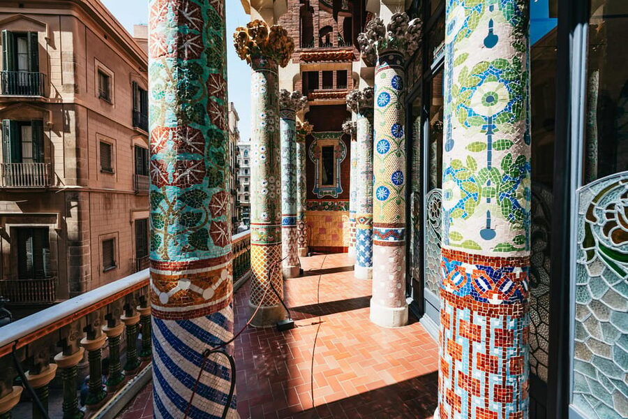 Barcelona: Palau de la Música Guided Tour - Logistics near Plaza Catalunya and Las Ramblas, plus how to avoid the common headaches