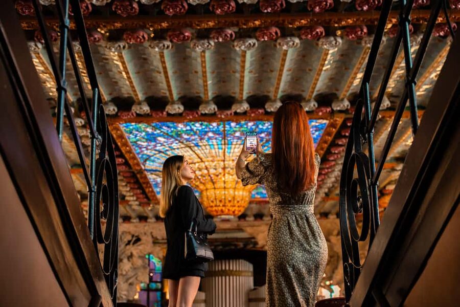 Barcelona: Palau de la Música Self-Guided Tour - The Concert Hall: colour, light, and the live piano or organ moment