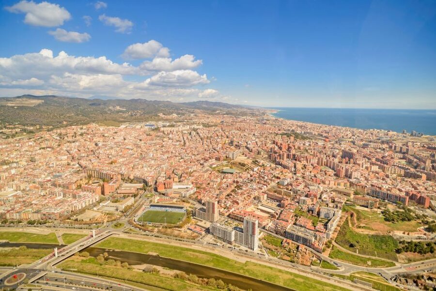 Barcelona: Panoramic Helicopter Flight & Boat Transfer - Practical stuff that can affect your seat: ID and weight limits