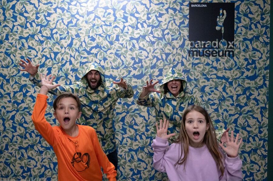 Barcelona: Paradox Museum Entry Ticket - Paradox Boutique souvenirs you can actually use