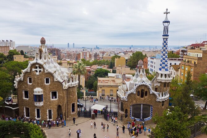 Barcelona: Park Güell Guided Tour & Tickets with Fast-Track Entry - Park Güell Fast-Track: What You’re Actually Buying