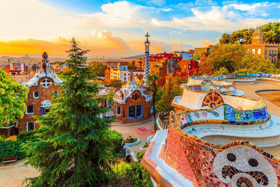 Barcelona: Park Güell Guided Tour with Fast-Track Ticket - Why Park Güell feels magical even before the first photo