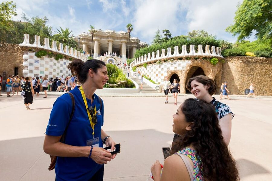 Barcelona: Park Guell Guided Tour with Skip-the-Line Entry - Skip-the-line entry, and how it changes your first hour