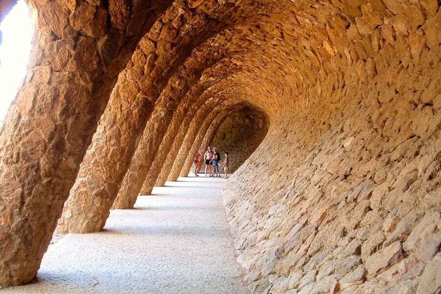 Barcelona & Park Güell: Private Half-Day Tour with Pickup - How the 5 hours play out, so you do not feel rushed