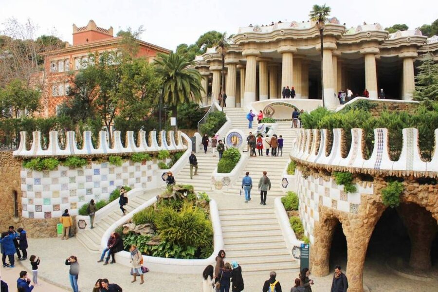 Barcelona & Park Güell: Private Half-Day Tour with Pickup - Eixample stops: UNESCO nearby, and Sagrada Familia on your route