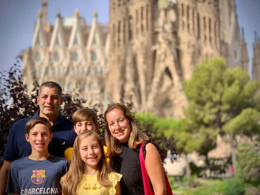 Barcelona: Phone Photography Tips & Tricks - Park & Old Town - Price and value: $28 for real skills, not a one-off photo stop