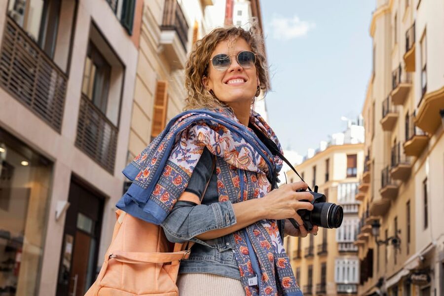 Barcelona: Photo Shoot + Exclusive Video of the Best Moments - Gothic Quarter: alleys, texture, and photos that do not look staged
