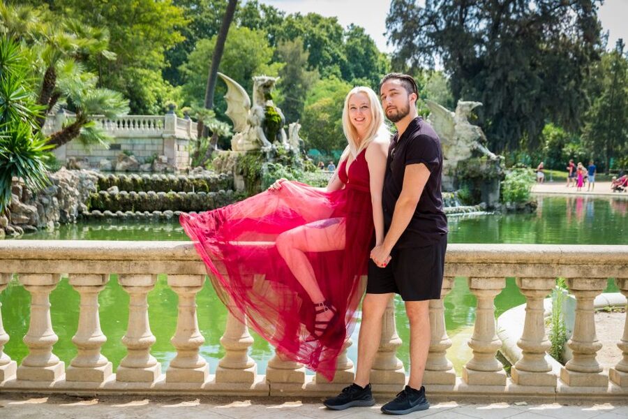Barcelona: Photoshoot in Scenic Locations - Meeting by Barcelona Cathedral, plus a start that saves time